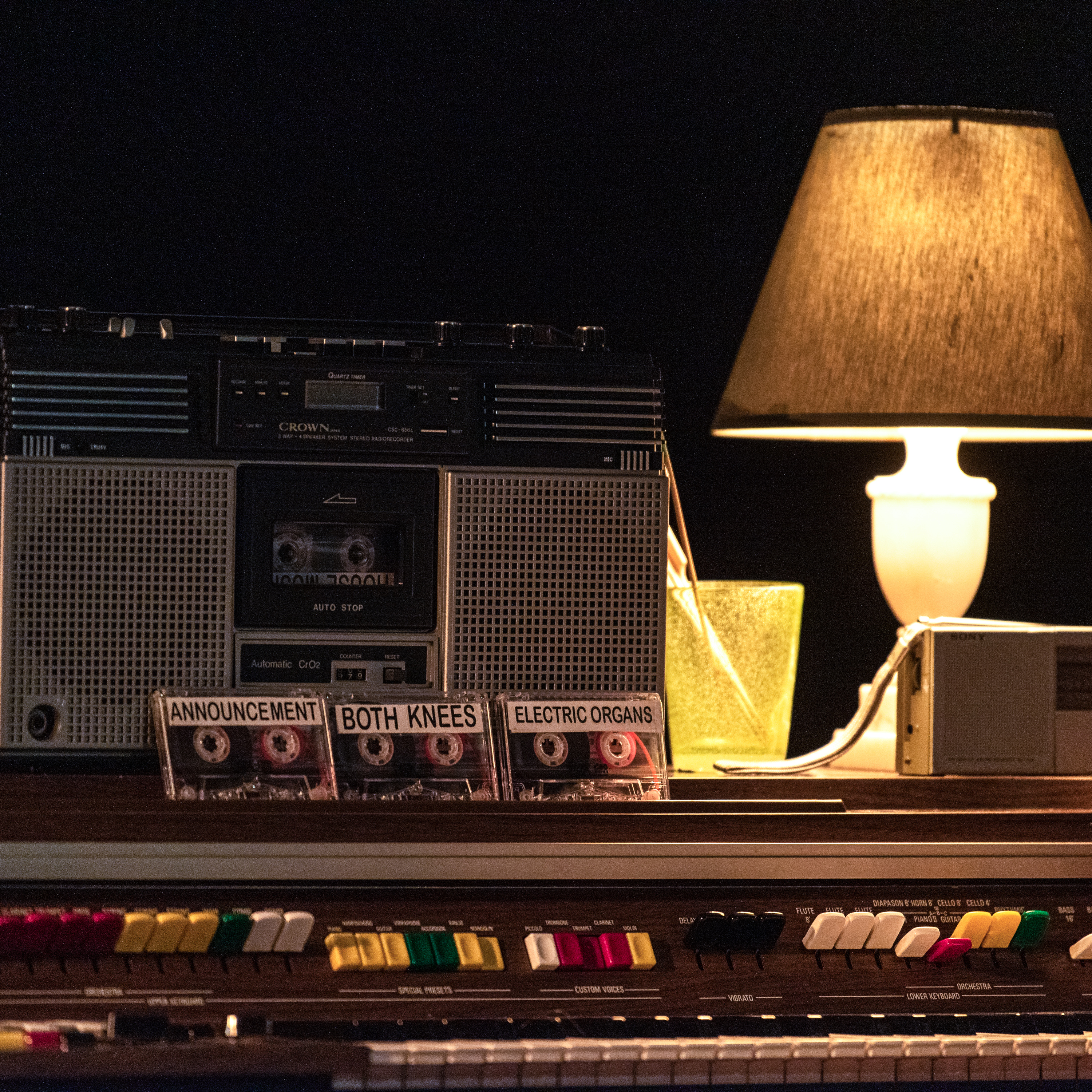Vintage electronic organ and table lamp on its shelf